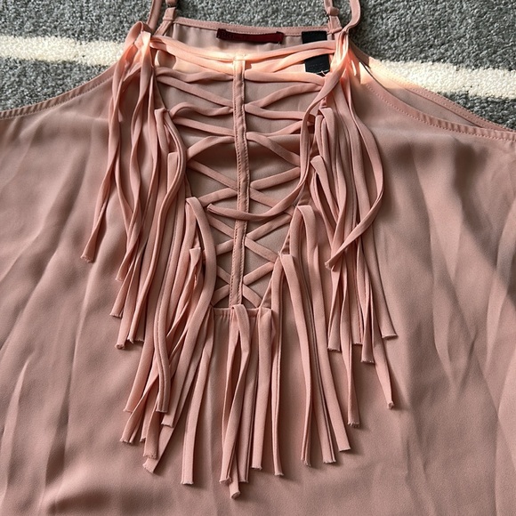 Women’s Buckle BKE Red Peach Fringe Tank-Top Medium - Picture 8 of 8